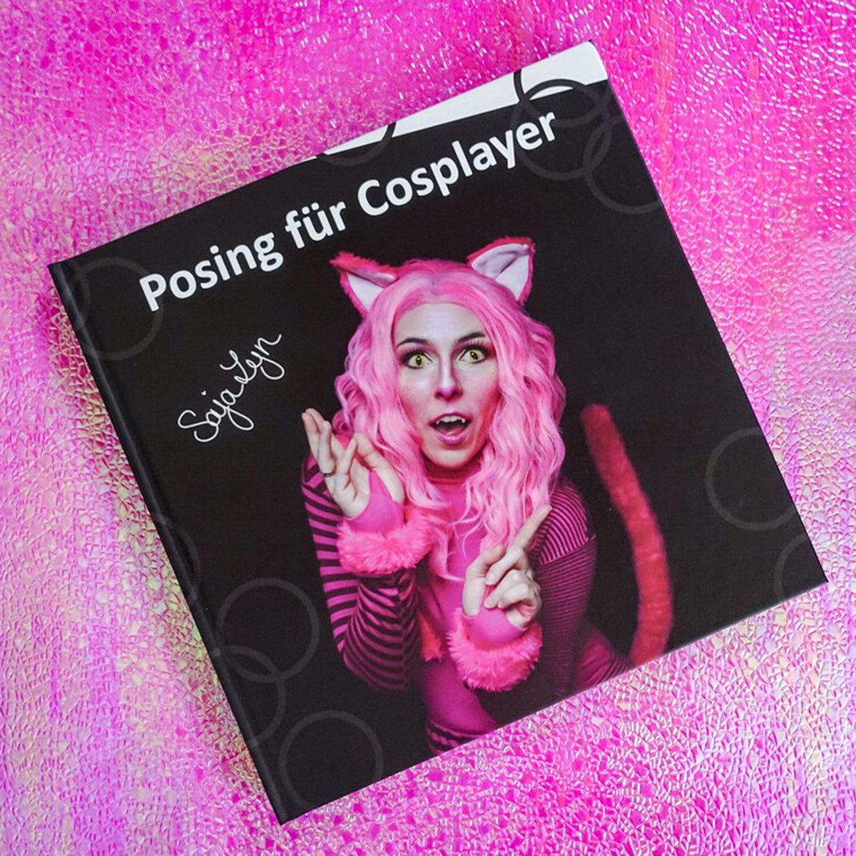 Posing für Cosplayer - SajaLyn (Deutsch) – Cosplay Tutorial Buch kaufen bei mamike.de